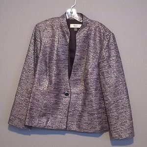 Jones studio 16W blazer. Black, white and silver. One button to close.
